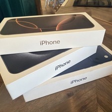 Tre scatole vuote per iPhone