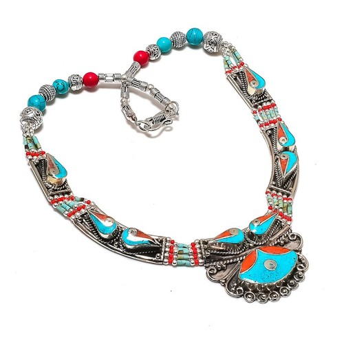 Collana con pietre preziose