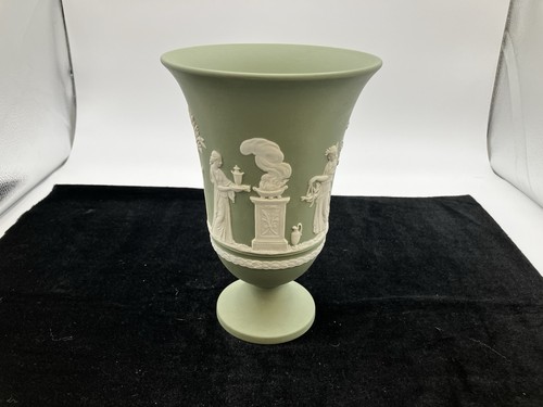 Vaso con piedistallo alto - , 7,5"