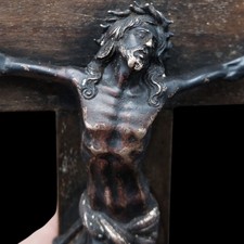Crocifisso antico XVIII–XIX secolo in legno e Cristo in bronzo fuso – Arte sacra