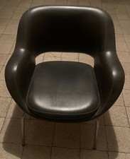 Poltrona Vintage, tappezzeria originale in pelle e piedi in acciaio, anni ‘70