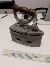 Ferro da stiro a carbone d'epoca vintage