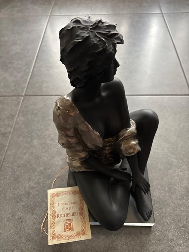 Scultura ceramica donna