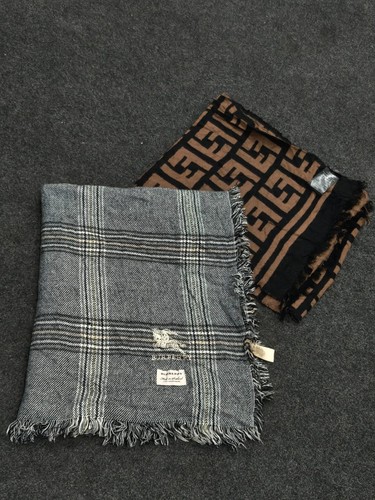 Burberry sciarpa scialle - burberry,