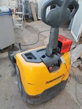 Transpallet Jungheinrich EME114 24V modificato per trasporto Imbarcazioni