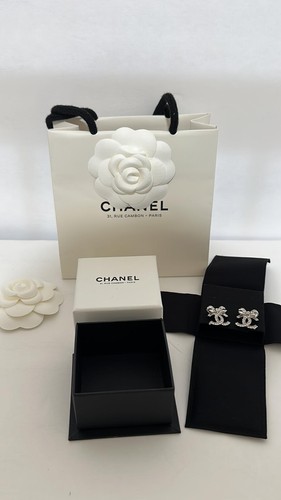 Authentic chanel strass - authentic,