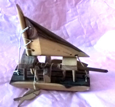 PICCOLA BARCA A VELA IN LEGNO