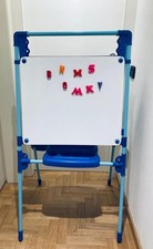 Lavagna magnetica per calamite e gessetti.