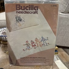 Vintage Bucilla Needlecraft Kit Mago di Oz set lenzuola culla e federa nuovo vecchio st