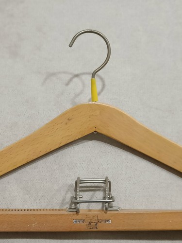 Gruccia appendiabiti legno