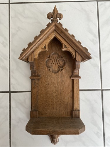 Antico altare domestico neo