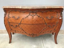 Elegante Cassettone in Stile