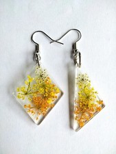 Orecchini in resina con fiori