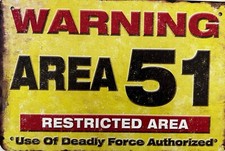 Targa in latta Area 51 Alien