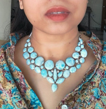 Collana girocollo con pietre