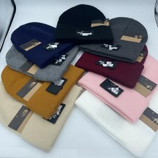 Cappello lavorato a maglia per uomo e donna con disegno lettera ricamata per inverno outdoor