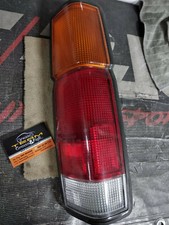 Fanalino Posteriore Dx Rosso Arancio Nissan Navara King Cab 86>96 OEM 220-23573