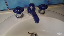 Set bagno completo anni '70 vintage con lavabo doppio e sanitari colorati
