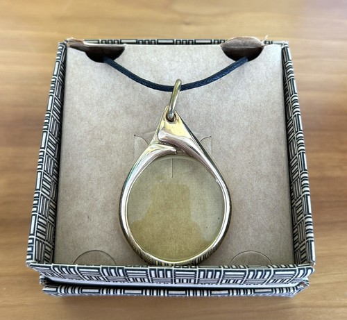 Ciondolo bronzo con lente - con,