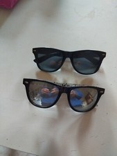 2 paia di occhiali uno a specchio e uno da sole vintage