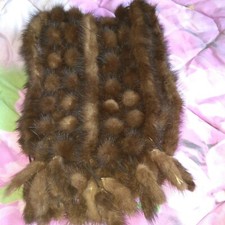 Stola/sciarpa/scialle in vero visone demibuff composto da codine e pom pom 