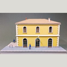 TIPICA Stazione FS in scala