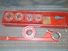 ATTREZZATURA PER FILETTATURA