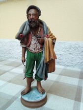 TERRACOTTA CALTAGIRONE statua scultura Pescatore con rete e pesci. Firmata. 1997