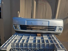 Paraurti anteriore grigio