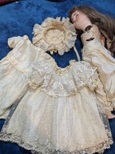 Antico vestito bambola