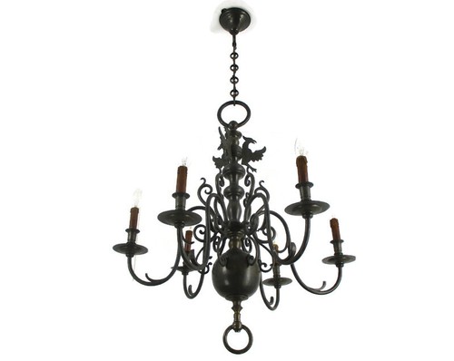 Antico lampadario fiammingo