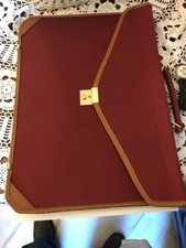 Elegante valigetta da viaggio integra ed in ottime condizioni  