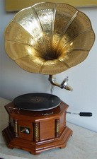 🎶 Grammofono Ottagonale in Noce – Dono Perfetto per Nozze o Anniversari