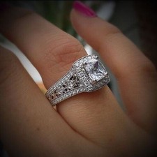 Anello di fidanzamento Cushion 2,55 ct diamante oro bianco 14 carati...