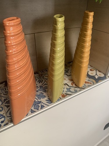 Tris vasi ceramica colarata - in,