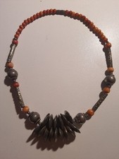 Collana donna. Vintage. Etnica. 30 sfere colorate, 25 elementi metallici, 42 cm