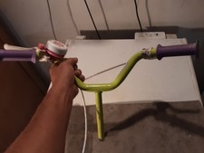 MANUBRIO X BICI BAMBINA COMPLETO DI CAMPANELLO DIM. 47X30 CM