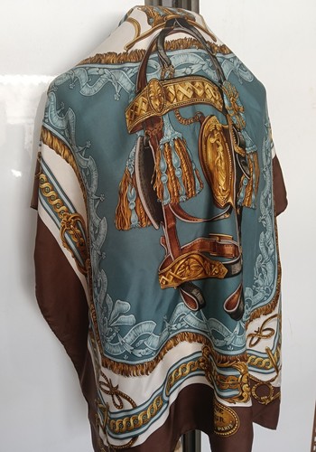 Foulard hermès bride - hermès, cour
