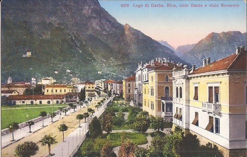 Riva italia lago - lago, garda