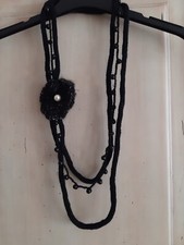COLLANA IN LANA NERA E ARGENTO CON PERLINEFATTA A MANO UNCINETTO  CM 47