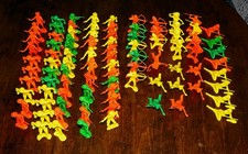 Lotto 107 figurine vintage giocattolo plastica cowboy e indiani per playset 2,5"-3" ottime condizioni