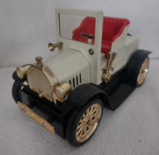 Modellino auto d'epoca in