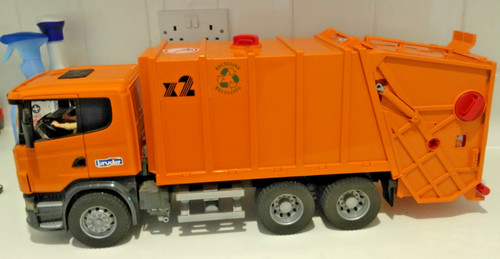 Camion cestino spazzatura