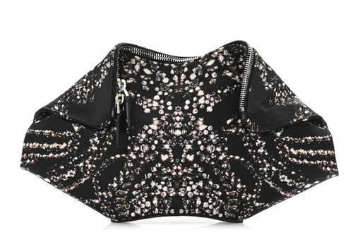 Pochette nuova con etichette