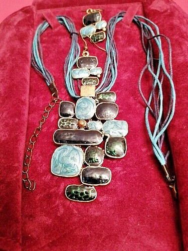 Collana metallo smalto - e,