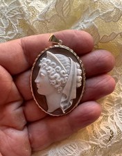 STUPENDA CONCHIGLIA CAMMEO "Hera" di alta qualità