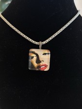 Collana con ciondolo Marilyn Monroe bigiotteria costume