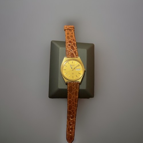 Seiko quartz gold tone - tone, sq