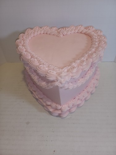 Torta con cuore finto rosa