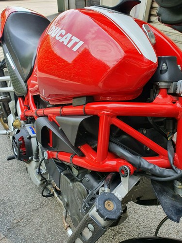 Prese aria ducati monster - prese,